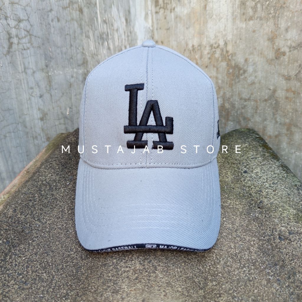 TOPI BASEBALL LA PUTIH - LOGO HITAM