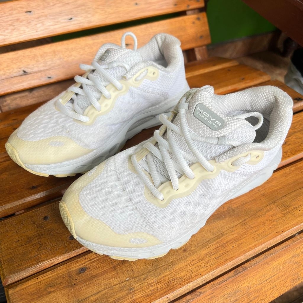 Preloved sepatu Under Armour*