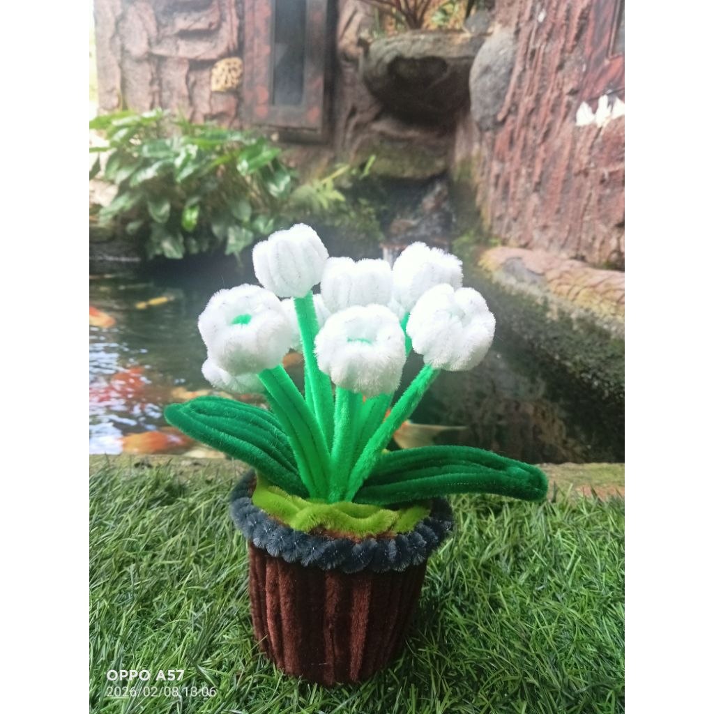 Bunga Tulip Mini Putih 10 tangkai dari kawat bulu