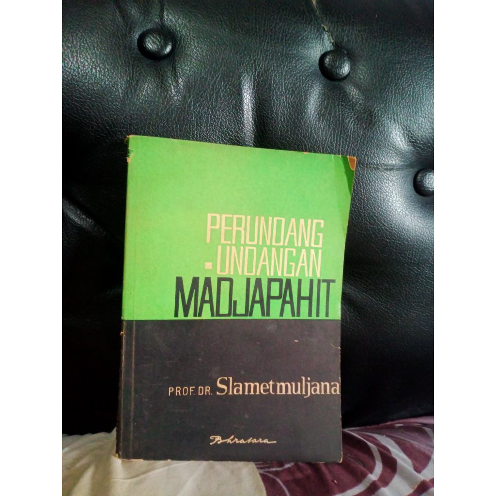 Perundang undangan Madjapahit - Prof.Dr. Slamet Muljana
