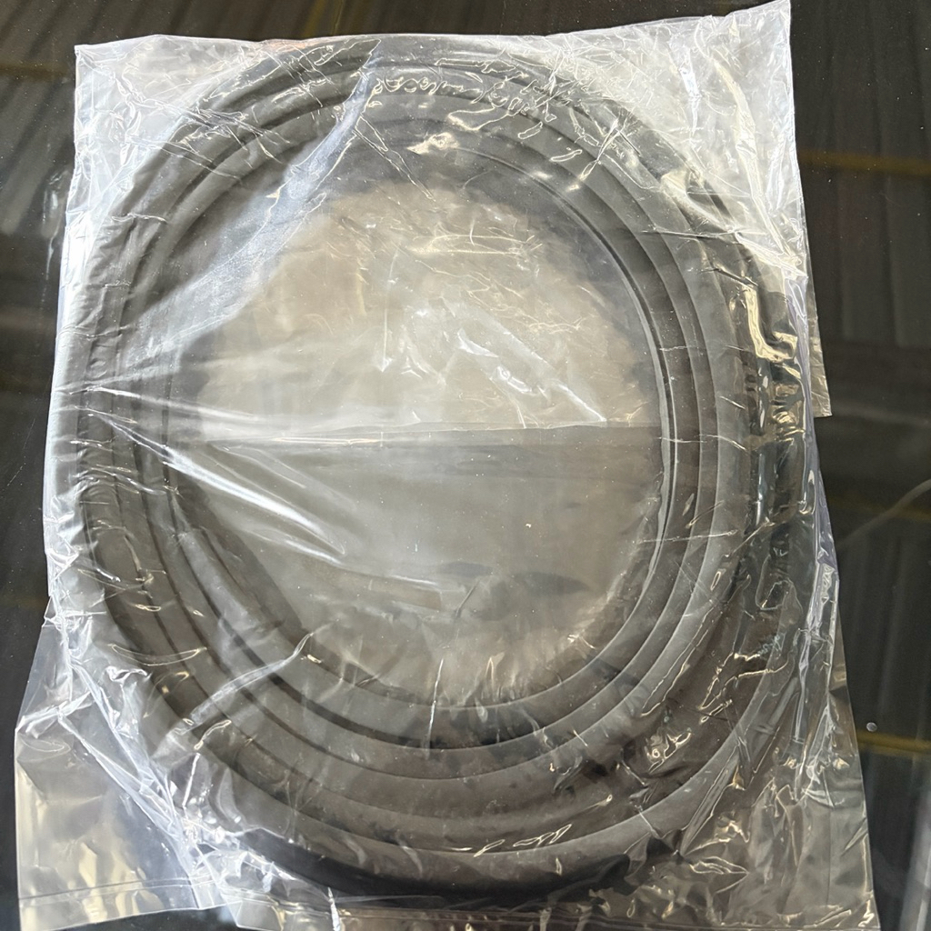 KARET KACA DEPAN HIACE COMMUTER