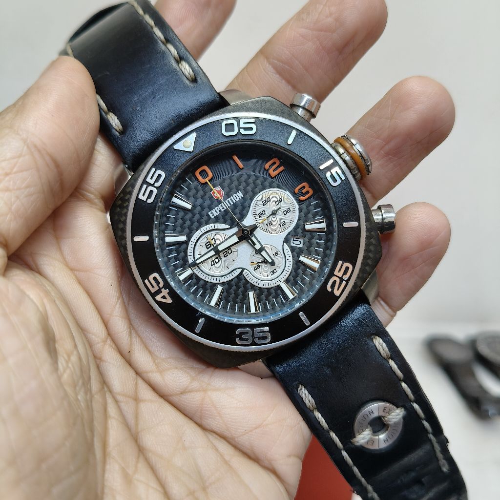 Expedition Second Tipe E6642M Seri Carbon