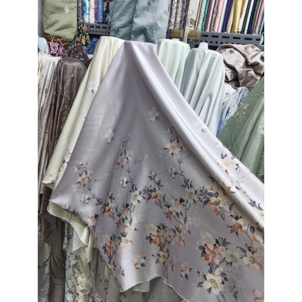 BAHAN KAIN DIOR SILK MOTIF BUNGA/KAIN SATIN SILK/KAIN TERVIRAL/HARGA PERSETENGAH METER (0,50 cm)