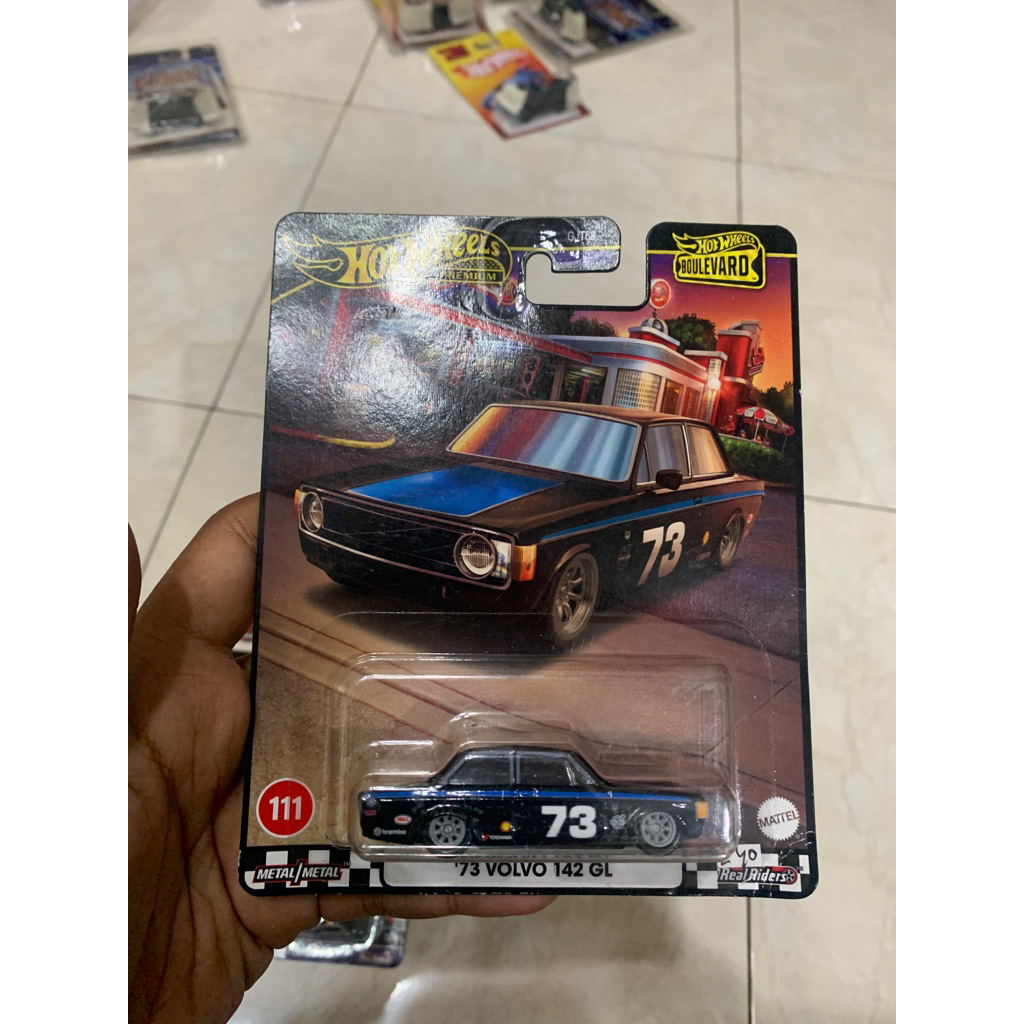 Hotwheels Premium VOLVO 142 GL