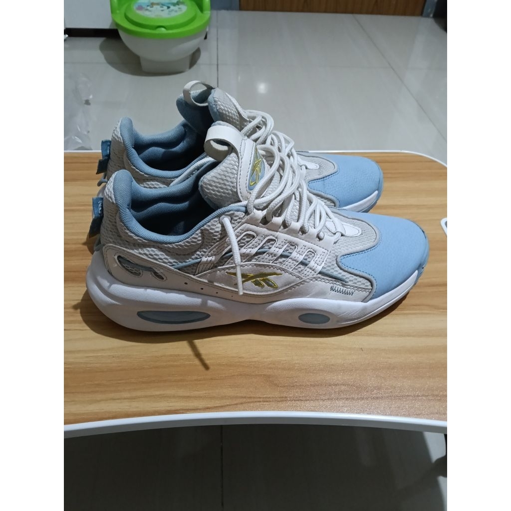 sepatu basket reebok iverson preloved