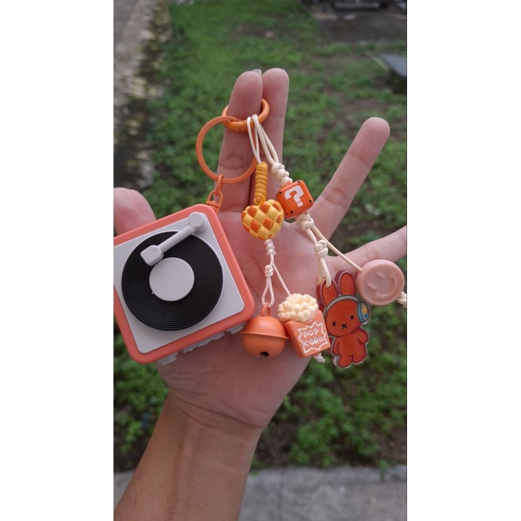 Bag Charm tema Musik Piringan Hitam Orange