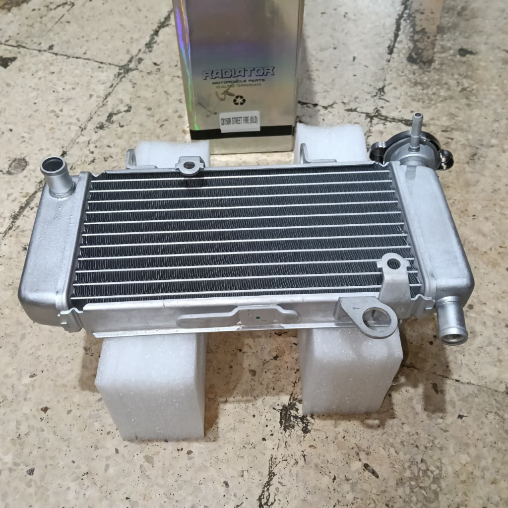Radiator CB150R Streetfire Radiator Honda New CB150R Streetfire K15G