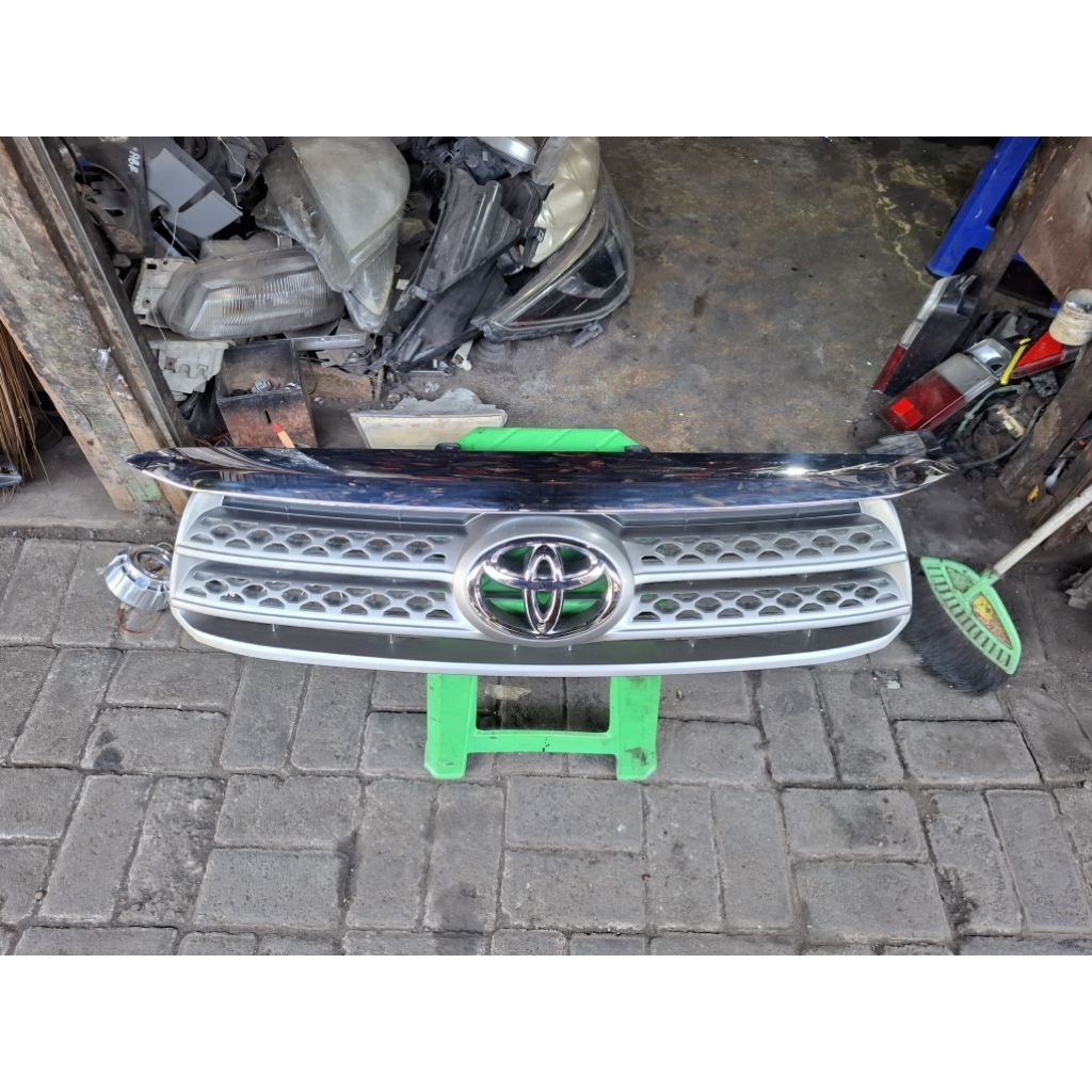 Grill Grille Fortuner 2010 Original