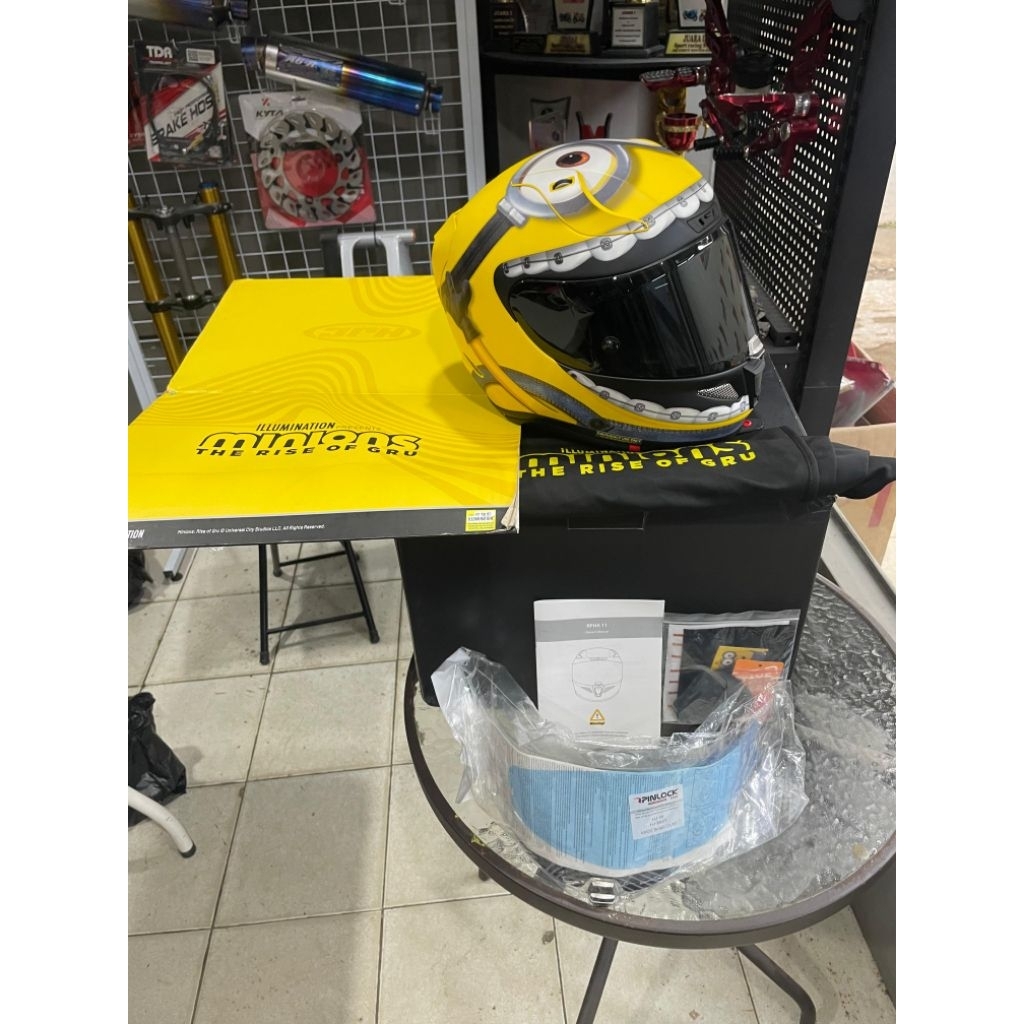 HJC RPHA 11 MINION HELM FULLFACE