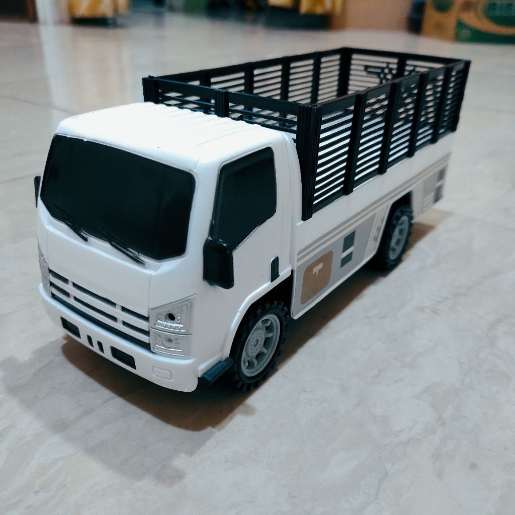 Mainan Truk Mirip Giga Miniatur Koleksi Diecast Bahan Plastik