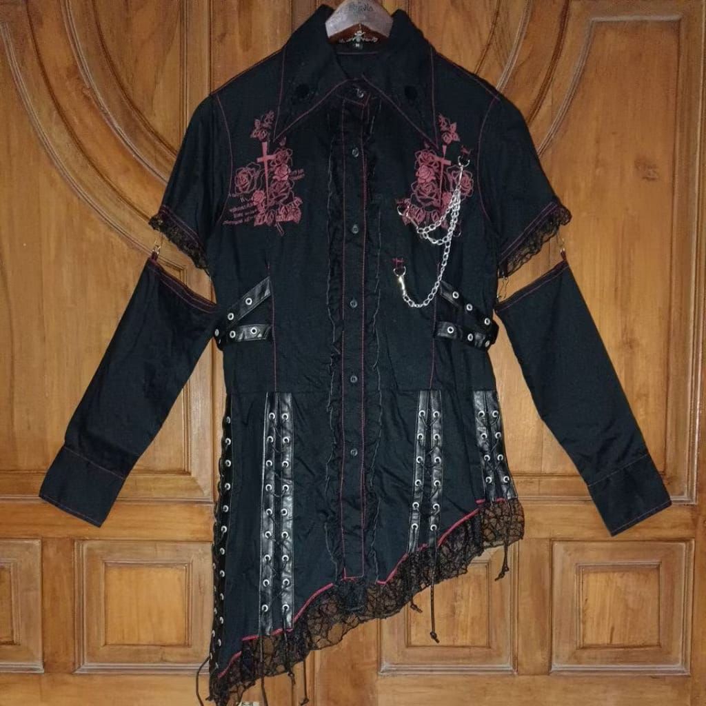 PRELOVED MAD PUNKS Kemeja Slimfit Unik Wanita Hitam LD 88