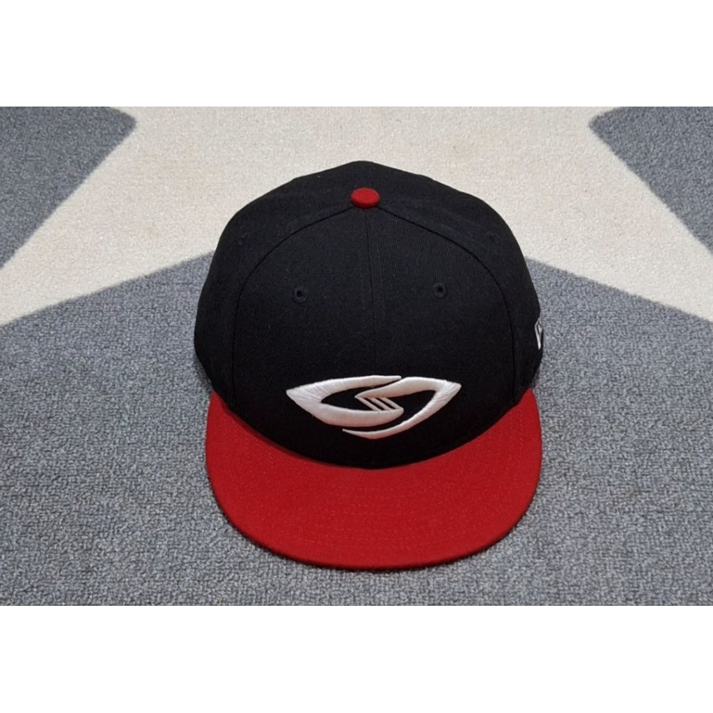 topi new era 2 warna unik original bekas preloved unik