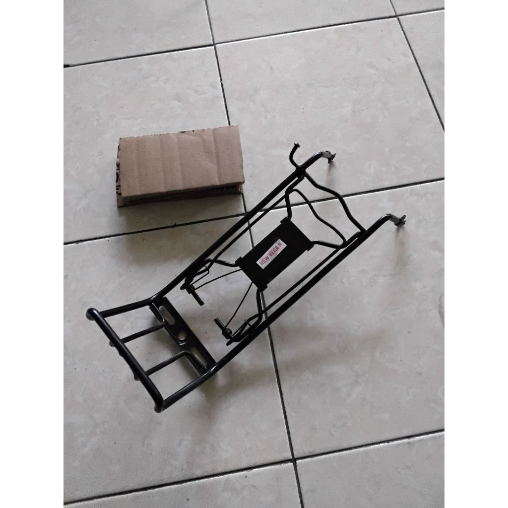 Rak Jepit Tengah New Vega R. Vega R New Full Besi Tebal Hitam dan Crom
