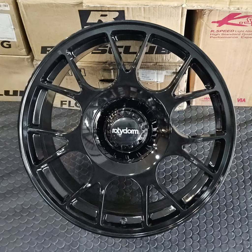 Velg Rotiform R18 8.5 PCD 5x114.3 Black Glossy
