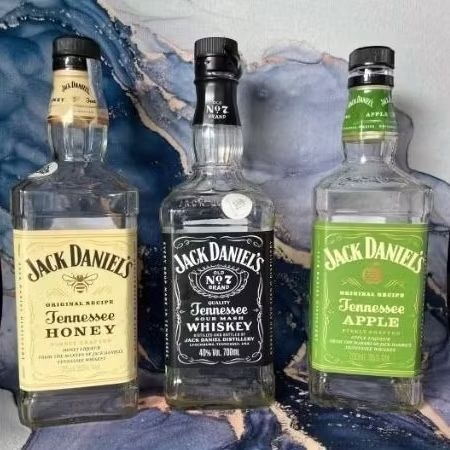 Botol bekas, botol kosong " Jack Daniels Jennessee* bagus untuk pajangan mini bar dan hiasan kamar