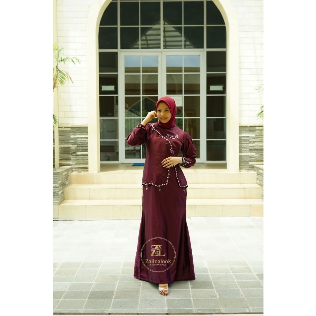 Yuriko Dress Burgundy - Gamis Satin Premium Detail Payet Mutiara Eksklusif