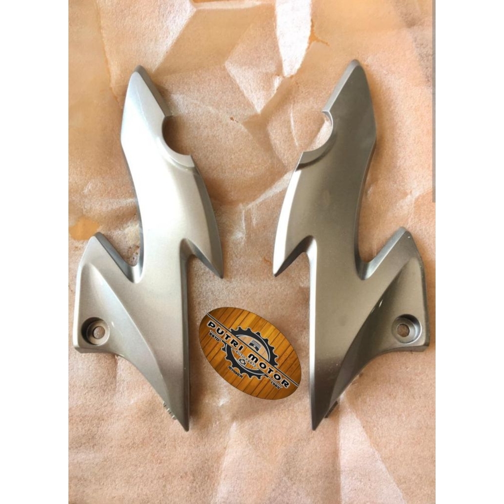 Kupingan Lampu Honda CB150R Old