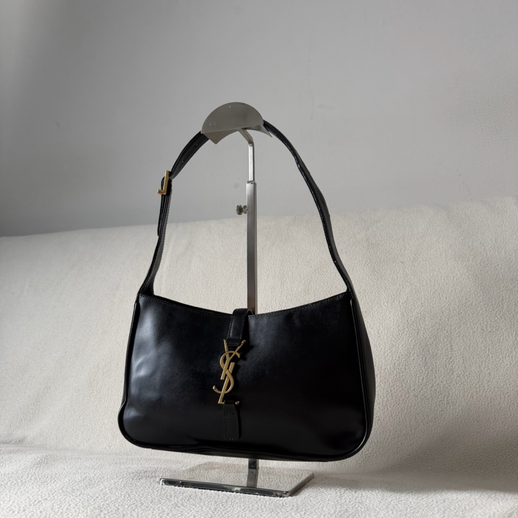 YESEL Smooth Calfskin Le 5 A 7 Hobo Black