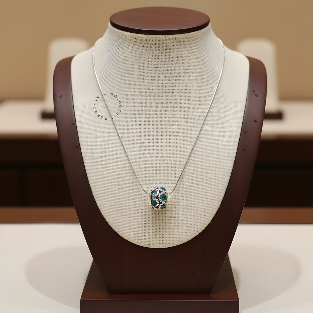 Kalung Perak Sterling dengan Liontin Bead Etnik