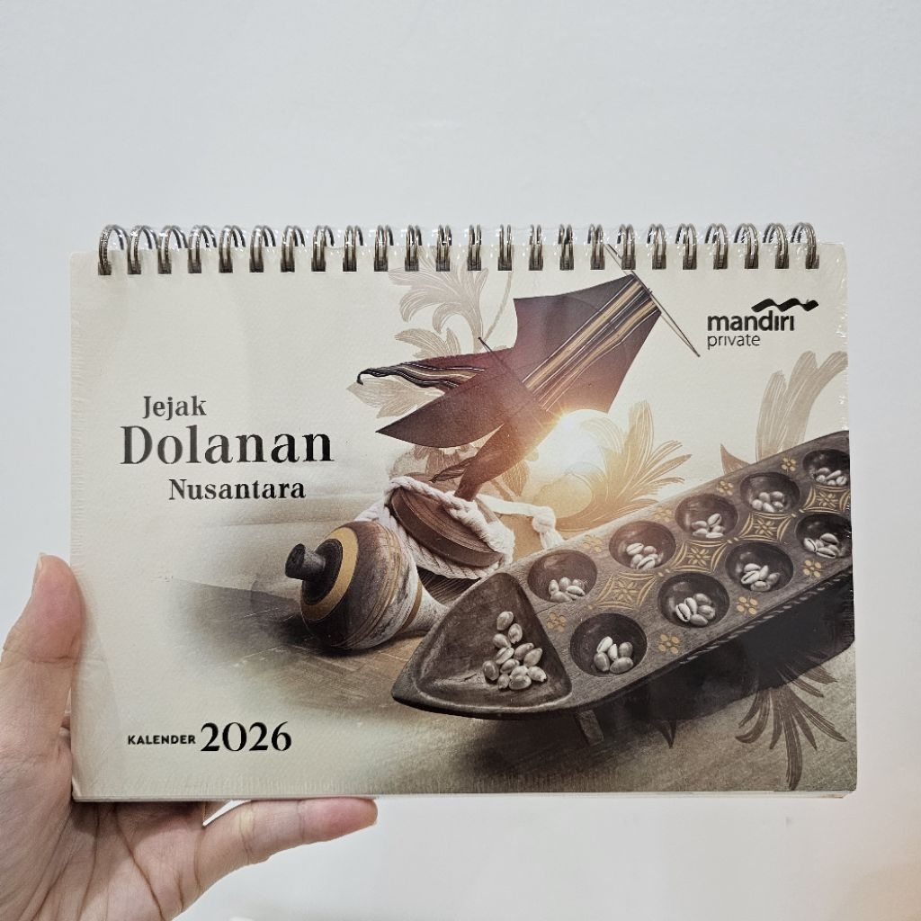 Kalender meja BANK MANDIRI PRIVATE prioritas 2026 duduk