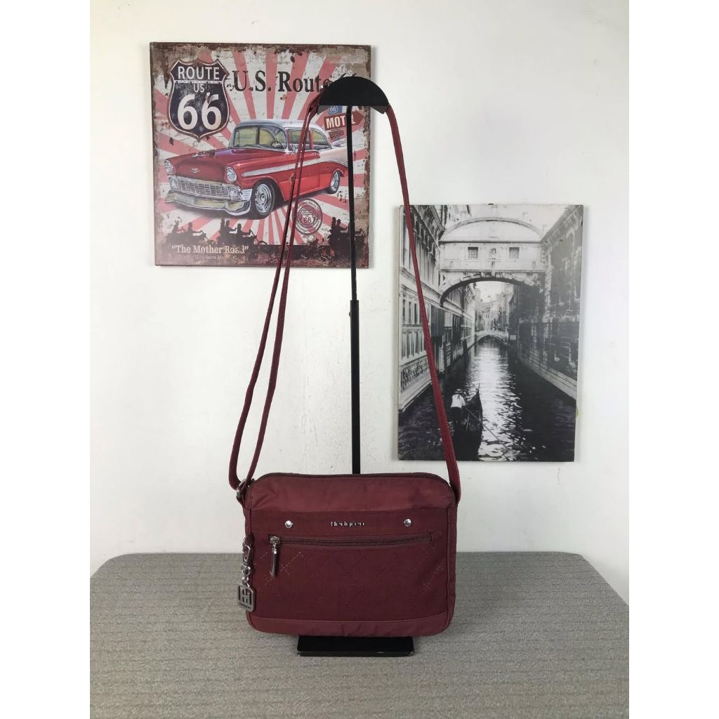 Hedgren maroon slingbag
