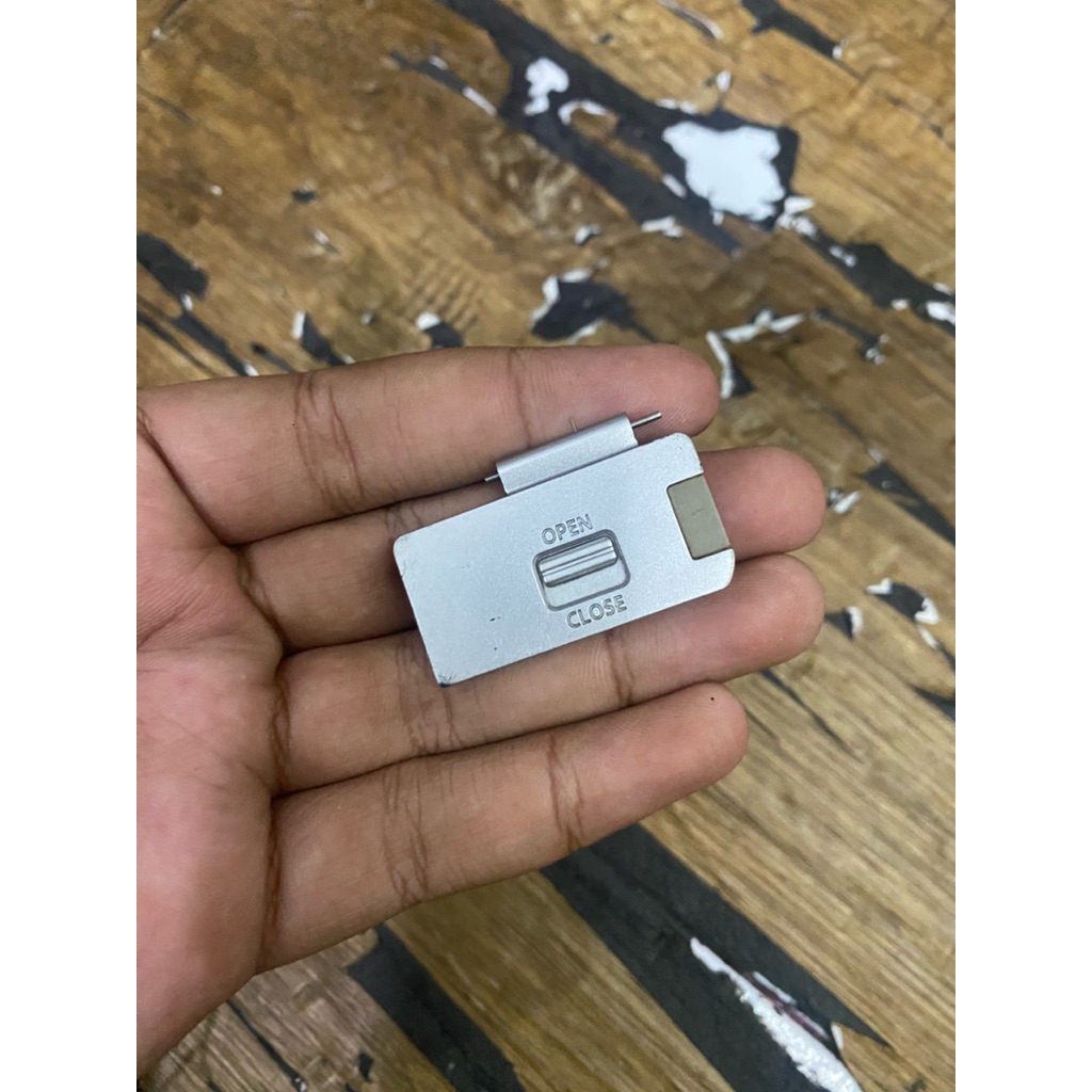 tutup Batrai FujiFilm XA10 XA5 XA3 XA20 copotan