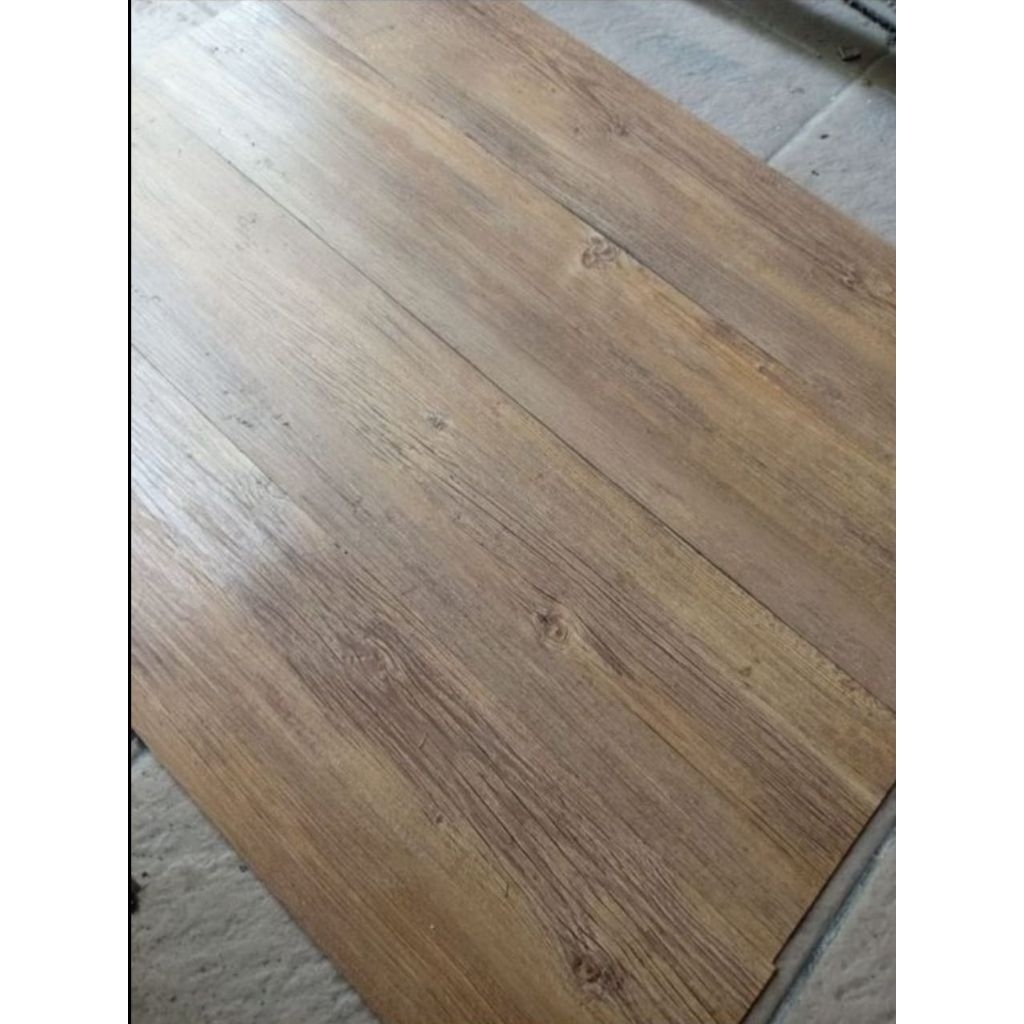 vinyl lantai motif serat kayu tua