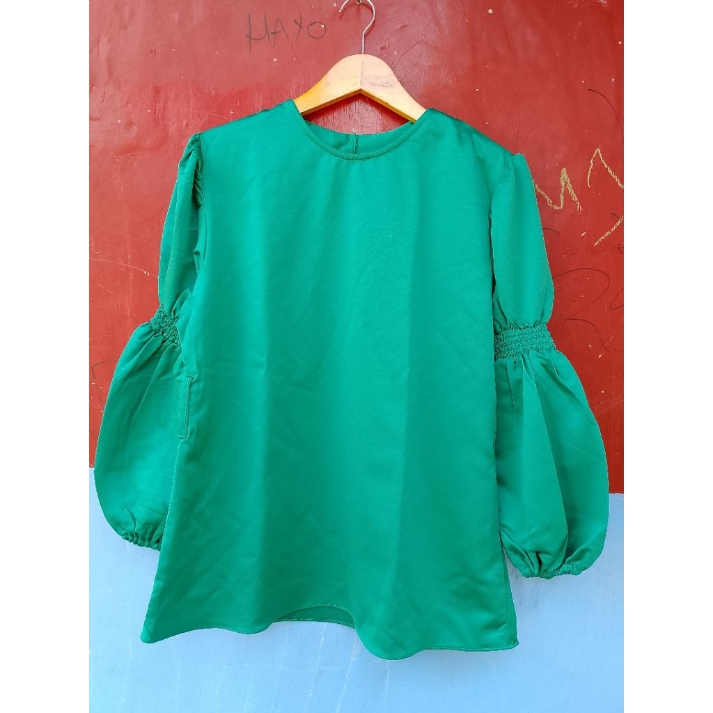 BLOUSE SATIN HIJAU LENGAN BALON