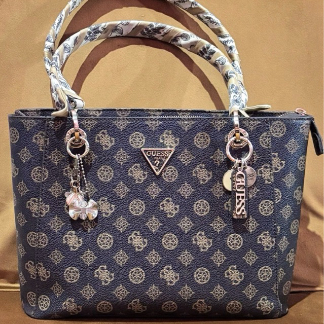 [Preloved] Guess Noelle Logo Signature Tote bag