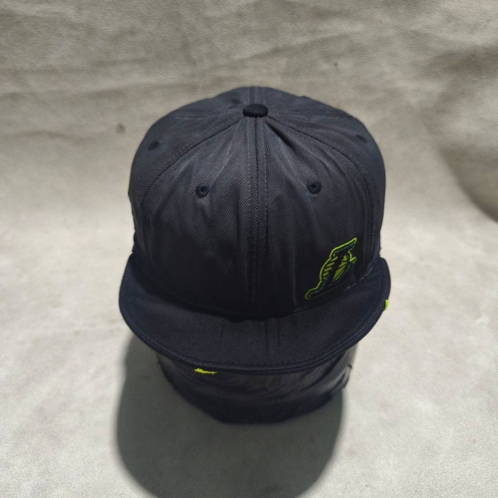 Topi pria NBa Lakers abu visor pendek