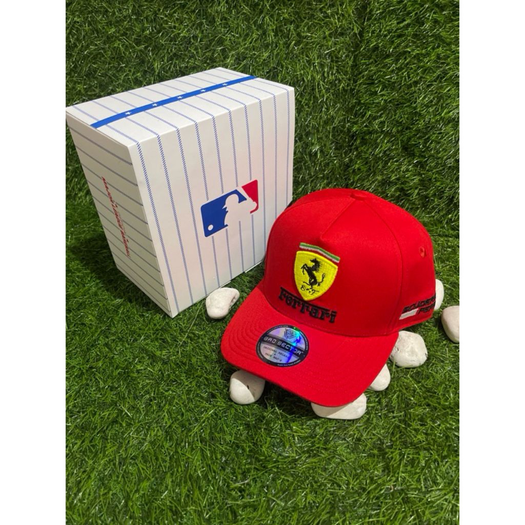 Topi Premium Logo Ferrari Bahan Katun merah
