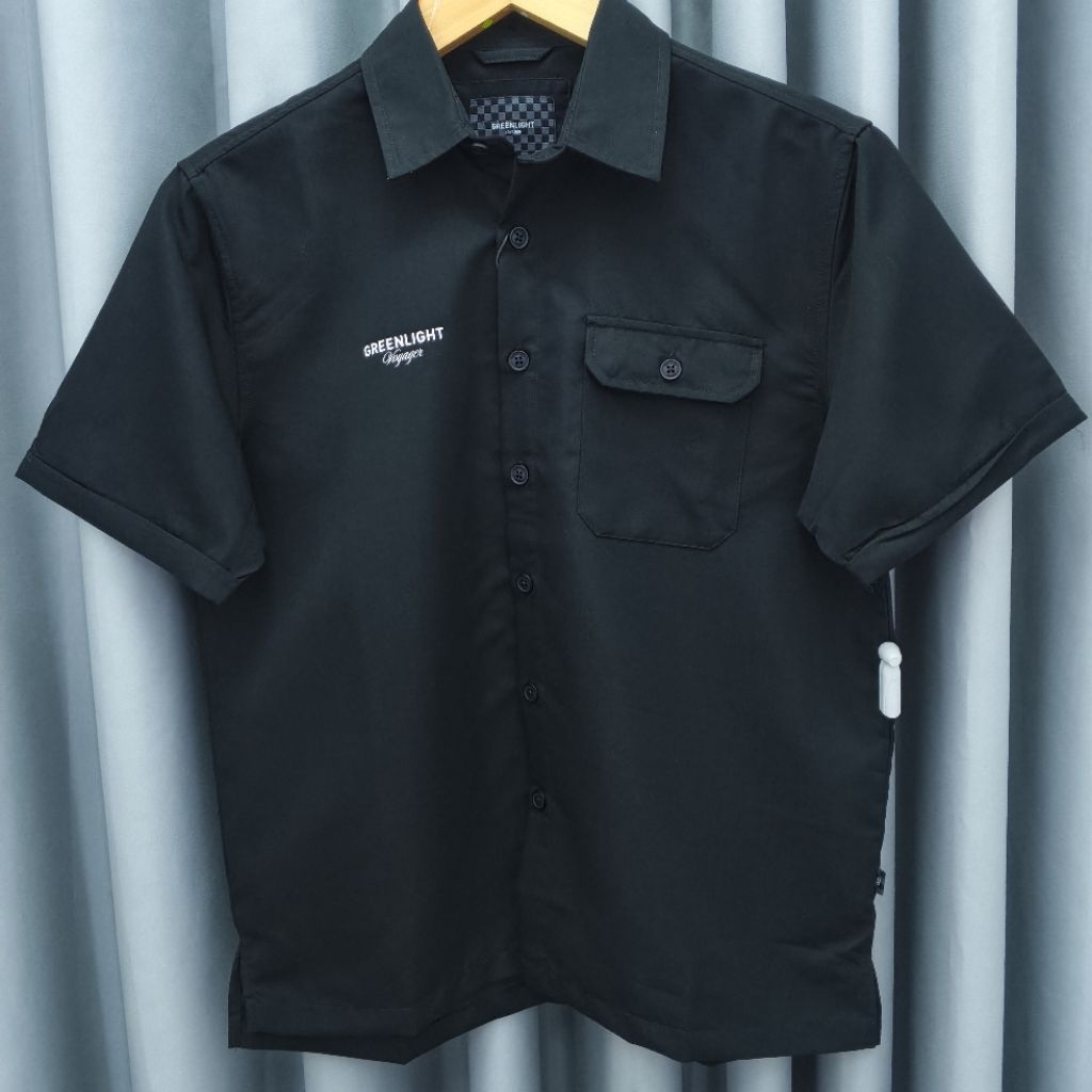 GREENLIGHT - KEMEJA PRIA TANGAN PENDEK REGULAR FIR ORIGINAL GREENLIGHT