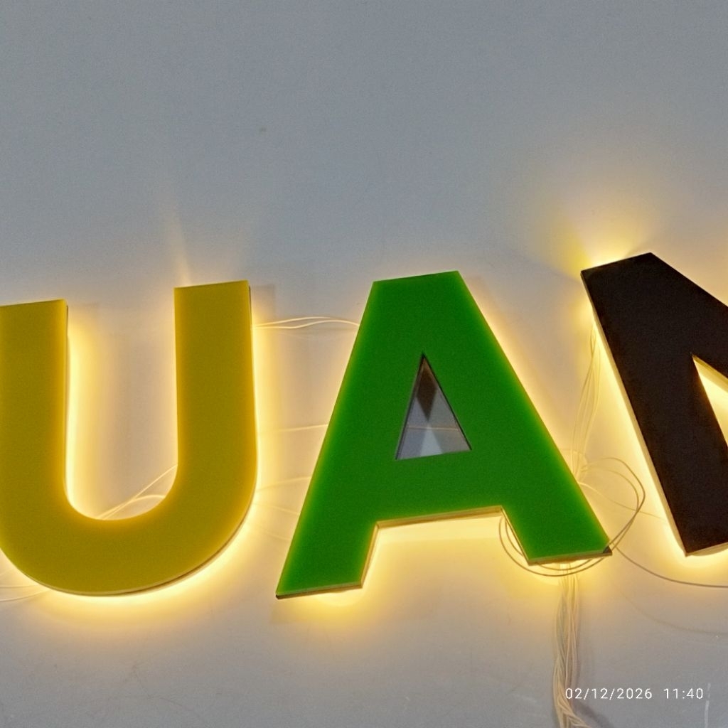 Huruf timbul spon led backlight custom size, font, dan warna. letter sign spon dengan ampu neon flex