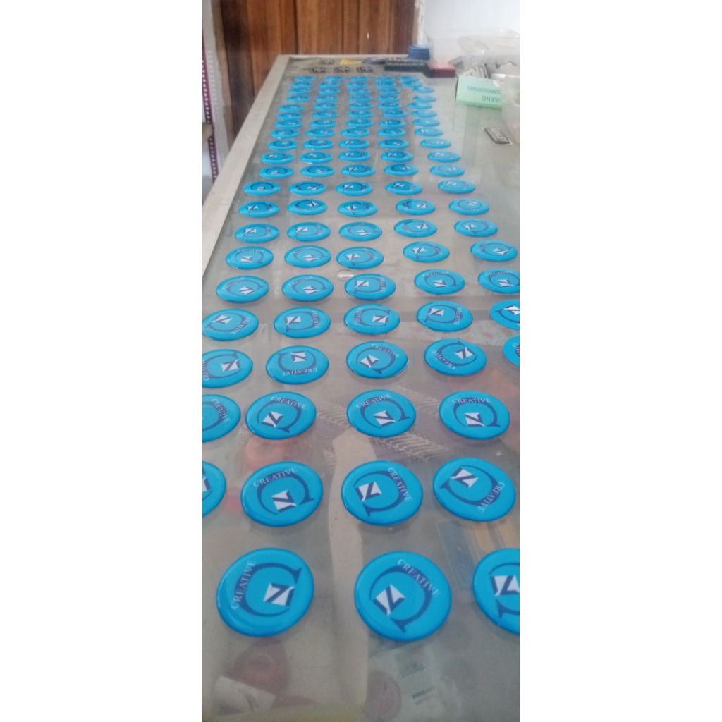 Paket isi 100pcs Emblem Resin Desain Custom