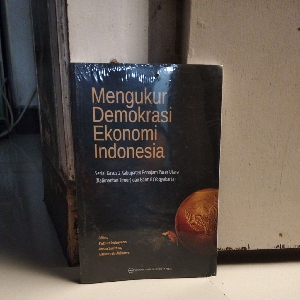 buku UGMPress Mengukur Demokrasi Ekonomi Indonesia: Serial Kasus 2 Kabupaten Penajam Paser Utara ( K