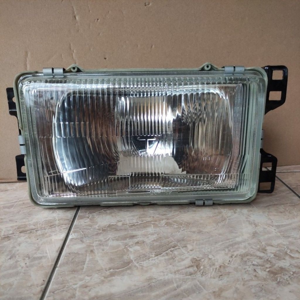 headlamp KANAN toyota corolla DX 82/83