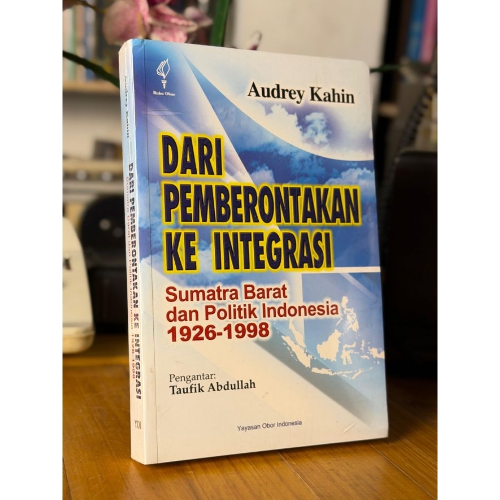 Buku Dari Pemberontakan Ke Integrasi: Sumatera Barat Dan Politik Indonesia 1926-1998 - Audrey Kahin