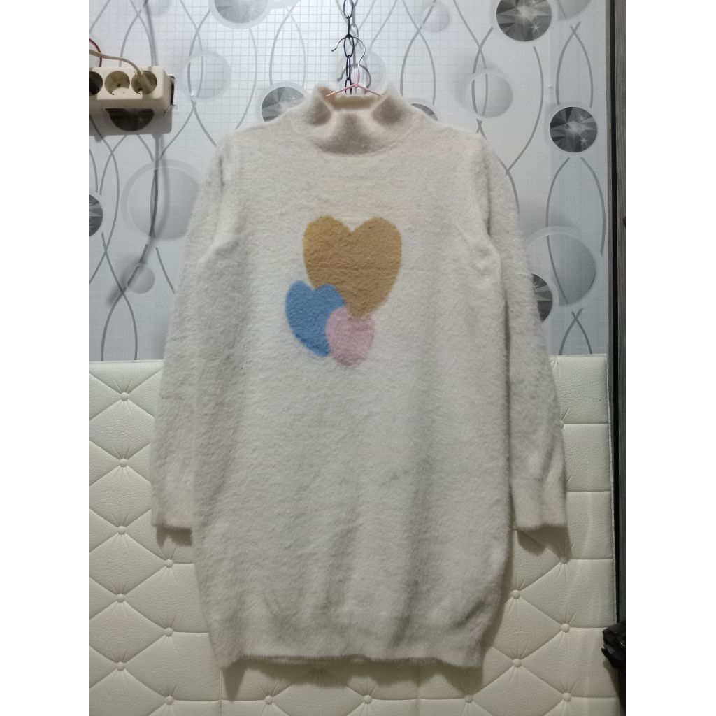 Sweater rajut lucu bulu fuzzy lembut warna broken white