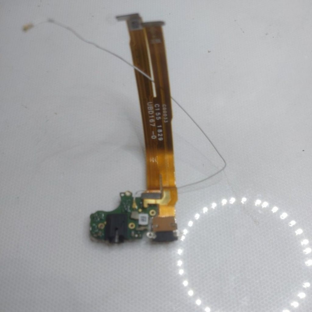 PAPAN CHARGER OPPO F9 BEKAS COPOTAN