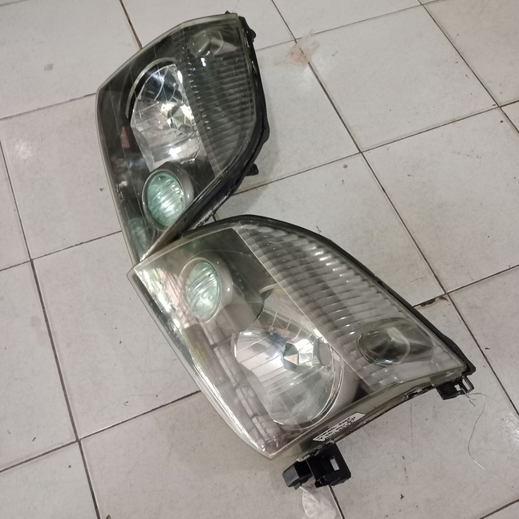 headlamp Nissan X-Trail 2005 t30 set