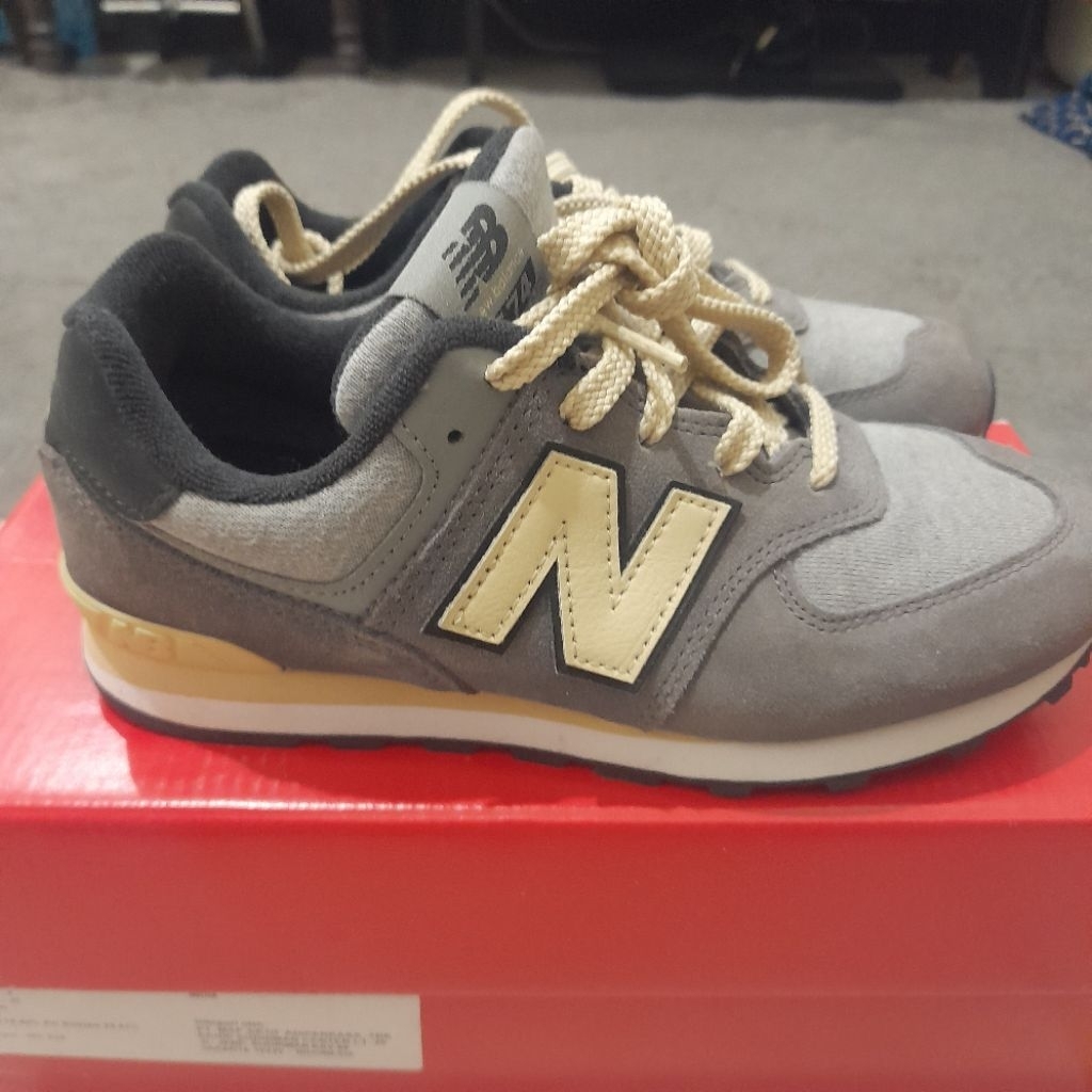 Sepatu new balance wanita / anak / kids size 35.5 ORI