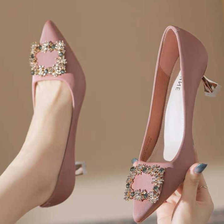 KATSU ID - Sandal Heels Hak Potong Slip On Bahan Sating Ujung Lancip Variasi Kokop Gold EG 024