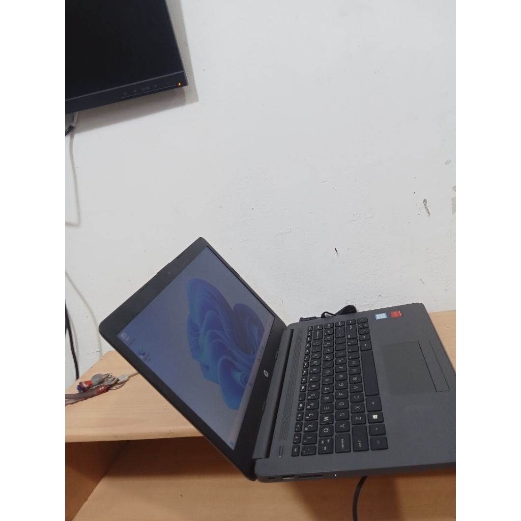 Laptop HP i7gen8 – 14 Inch like new 8gb ssd 256