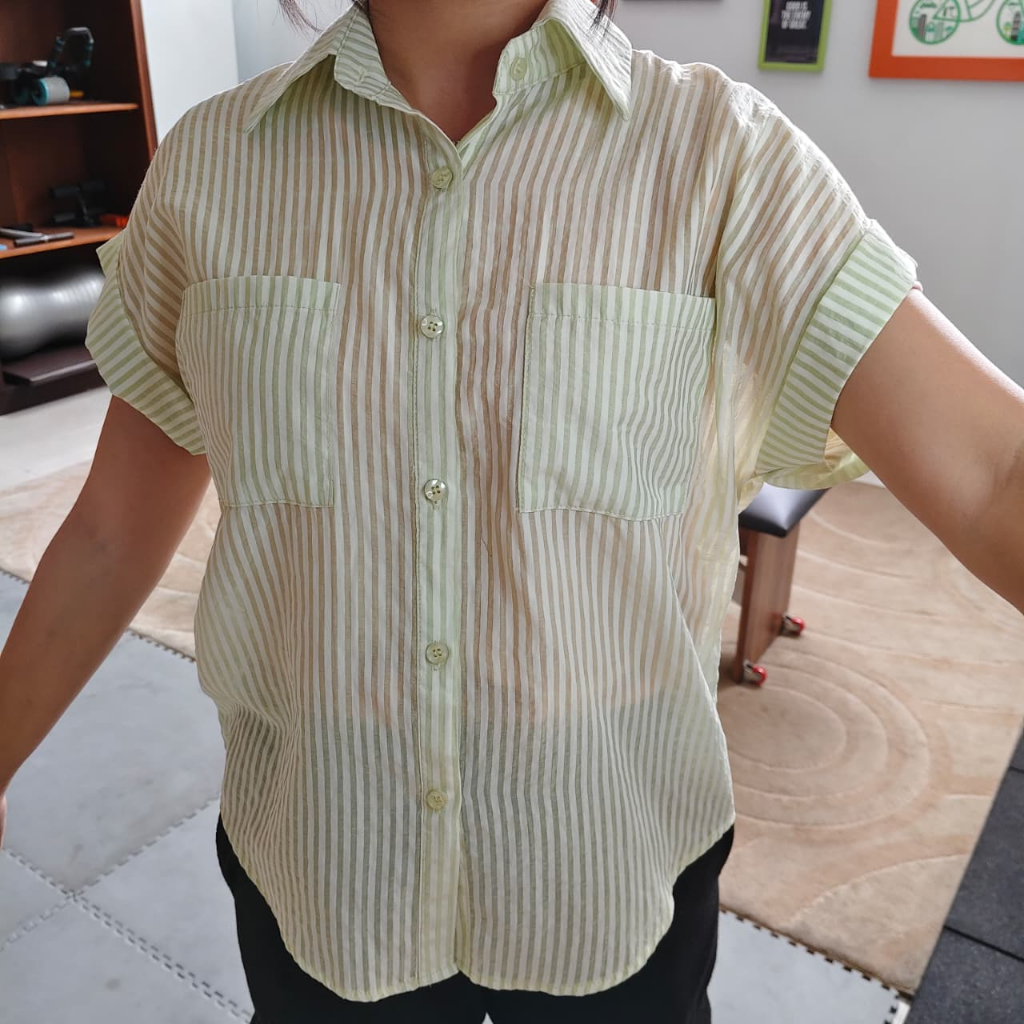 Kemeja Pendek Wanita Motif Stripe Hijau Sage - Preloved GI-ANTS Shop
