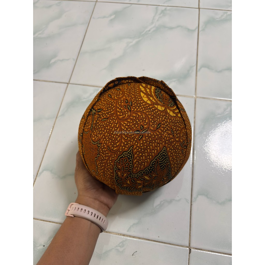 BLANGKON SOLO MOTIF WAHYU TUMURUN SOGAN KEMEJABATIKPRIASOLO