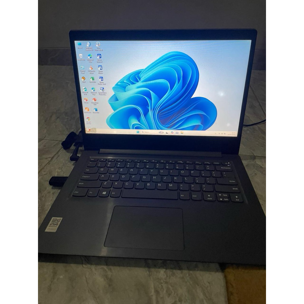 Laptop Lenovo V14 ADA Bekas pemakaian pribadi