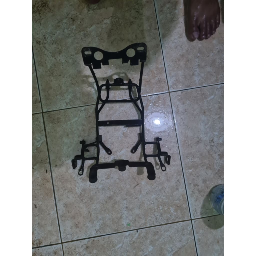 breket lampu megapro mono