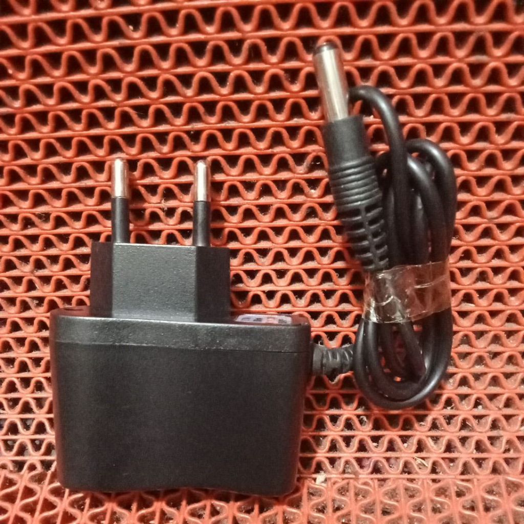 ADAPTOR DC KECIL 6-7.5Volt dgn arus maksimal 500mA(setengah ampere)bisa digunakan untuk RADIO KECIL,