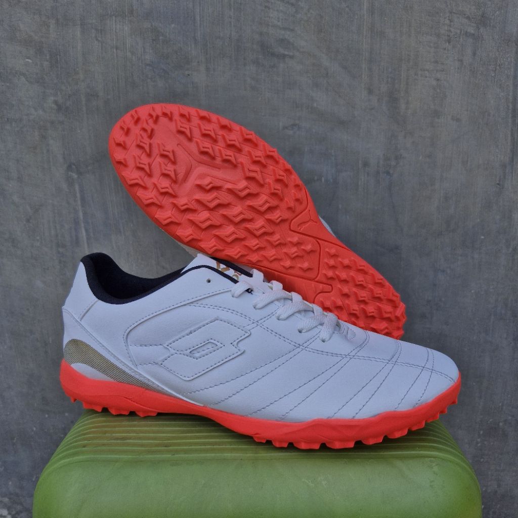 Sepatu futsal lto sol gerigi.