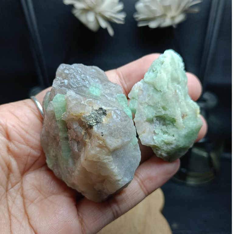 Batu Natural Emerald Rough (2)